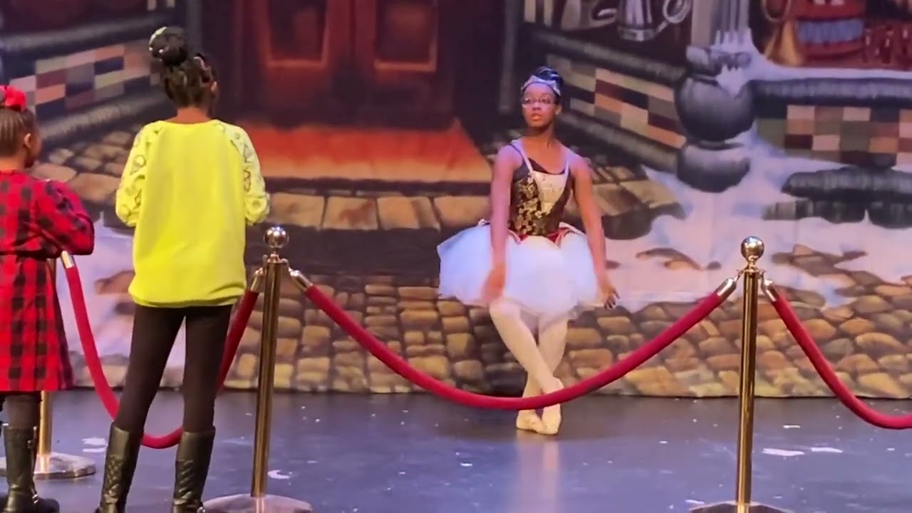 Letters to Santa - Storefront Ballerina Performance